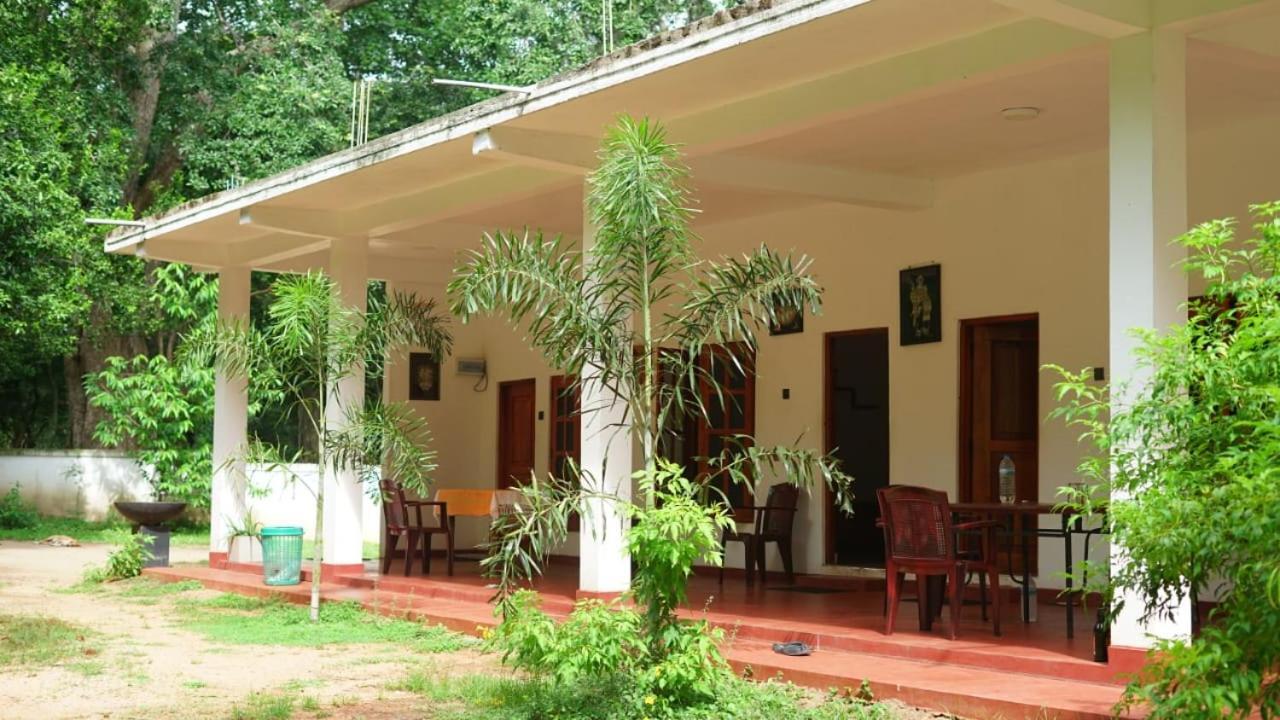 Punkalasa Tourist Lodge Anuradhapura Eksteriør billede